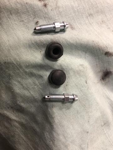 Brake bleeding nipples at rear