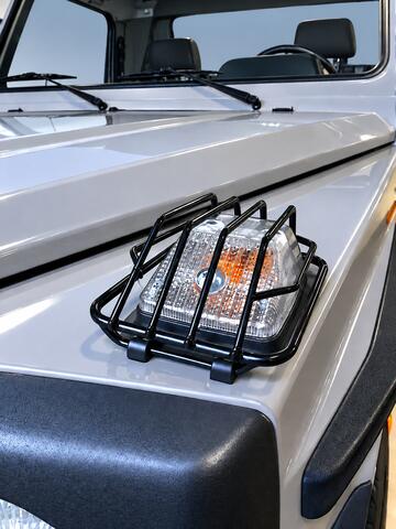 Black grill for trafficators