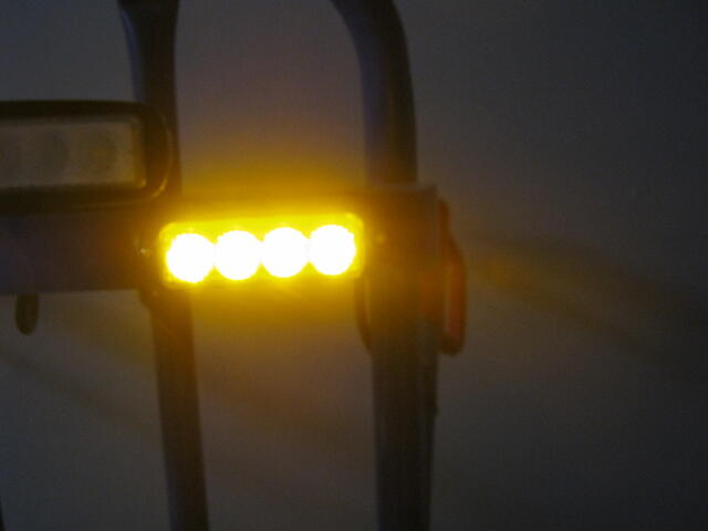 Strobo led / knipper oranje leds  4x 2 watt 12 & 24 Volt